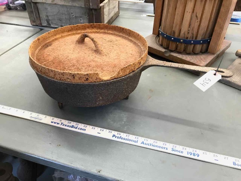 lot 534 image: Cast Iron 14 Inch Dutch Oven with Lid