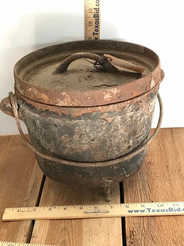 lot 535 image: Cast Iron Footed Pot with Lid
