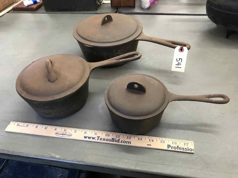 lot 541 image: Cast Iron (3 pieces) Pot Set