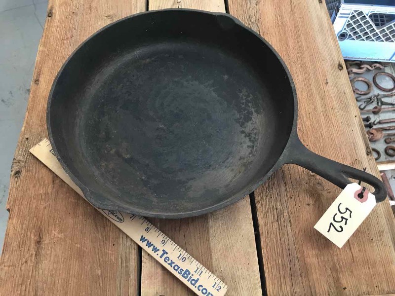 lot 552 image: Cast Iron Skillet