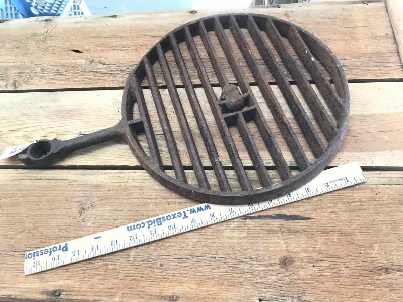 lot 557 image: Cast Iron Camp Fire Grill