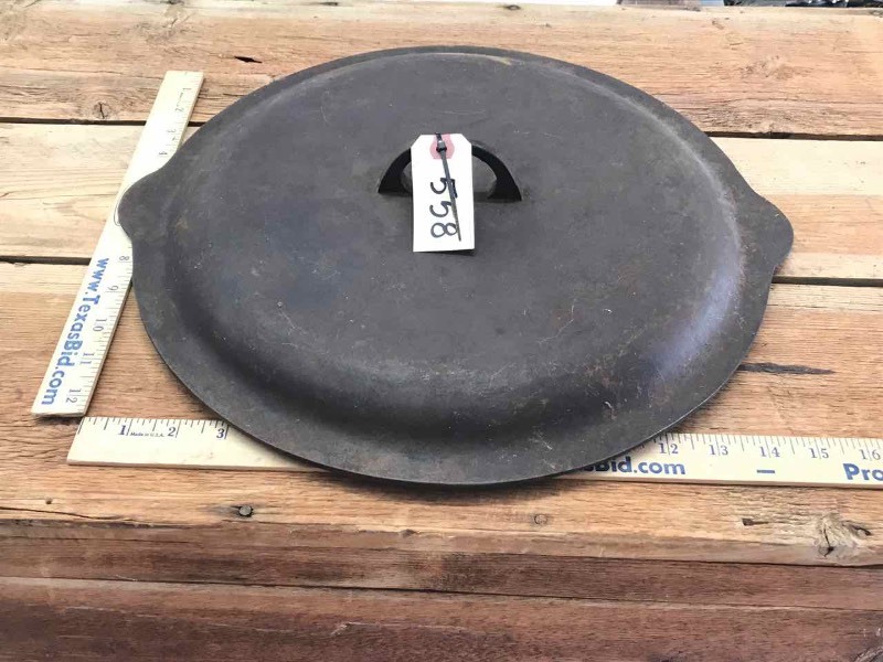 lot 558 image: Cast Iron lid
