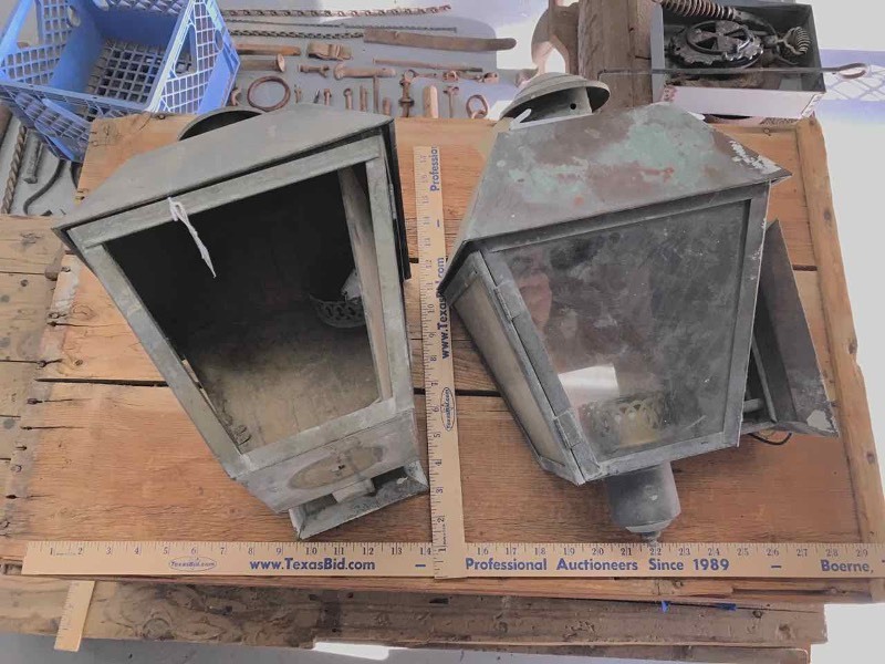 lot 568 image: (2) Lanterns (electrified)