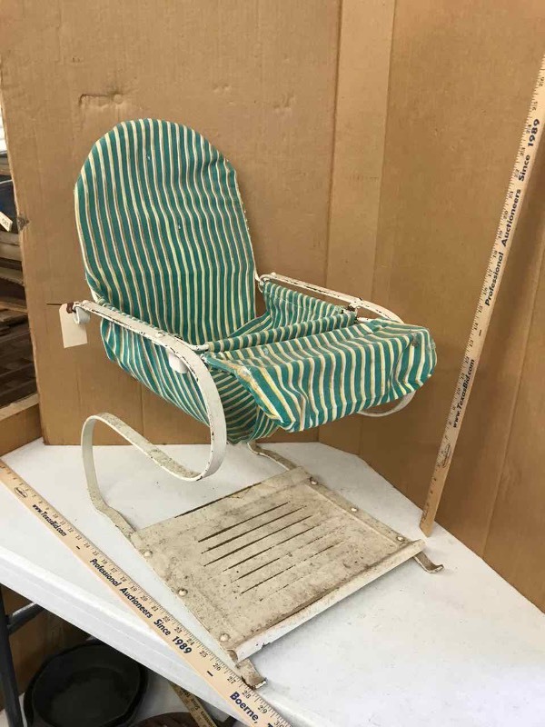 lot 574 image: Vintage Childs Metal Bouncy Chair