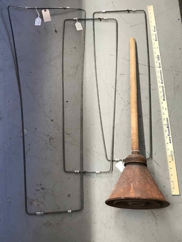 lot 577 image: Primitive Antique Laundry Plunger & Pant StretchersCreasers