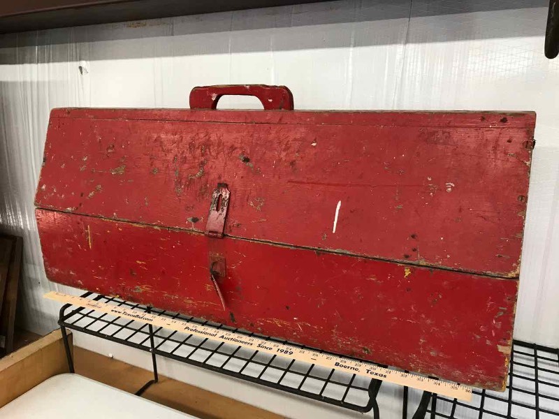 lot 581 image: Red Antique Wood Carpenters Tool Tote