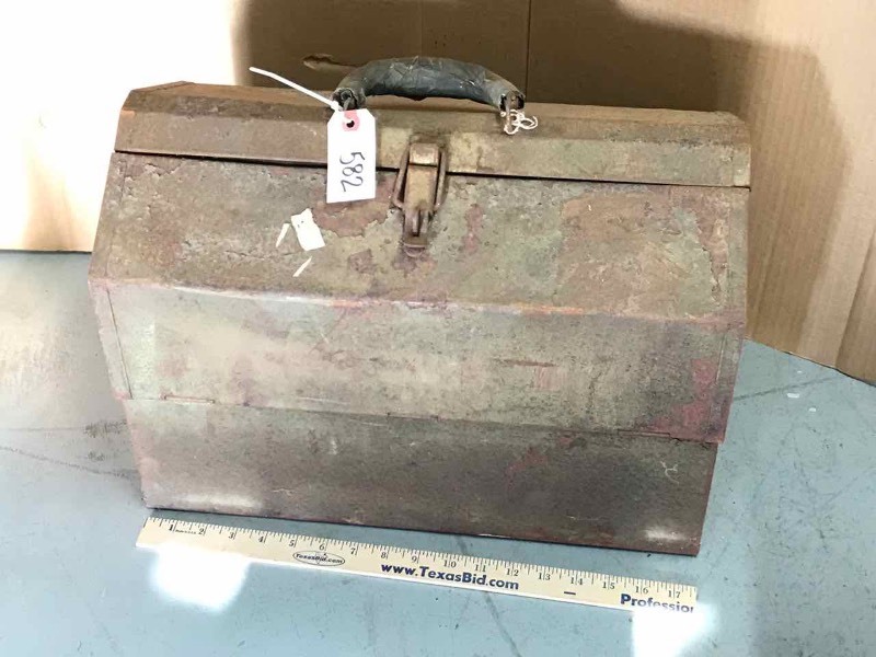 lot 582 image: Old Cantilevered Metal Tool Box