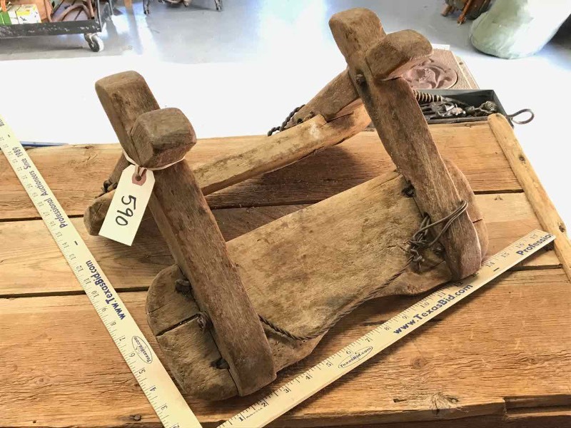 lot 590 image: Antique Pack Saddle