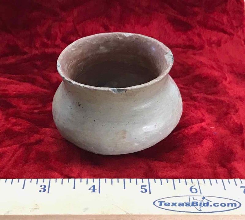 lot 593 image: Clay Pot (tan)