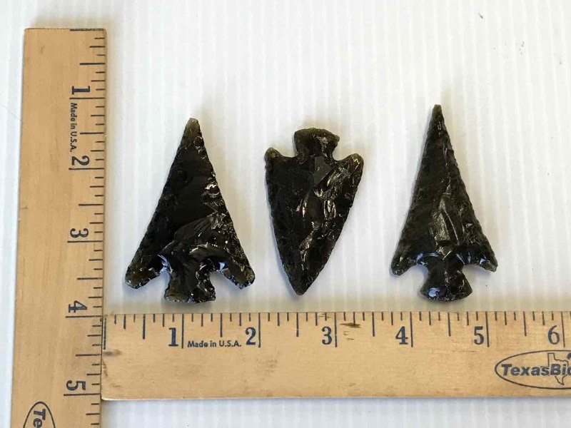 lot 606 image: Replica Arrowheads (3) Obsidian