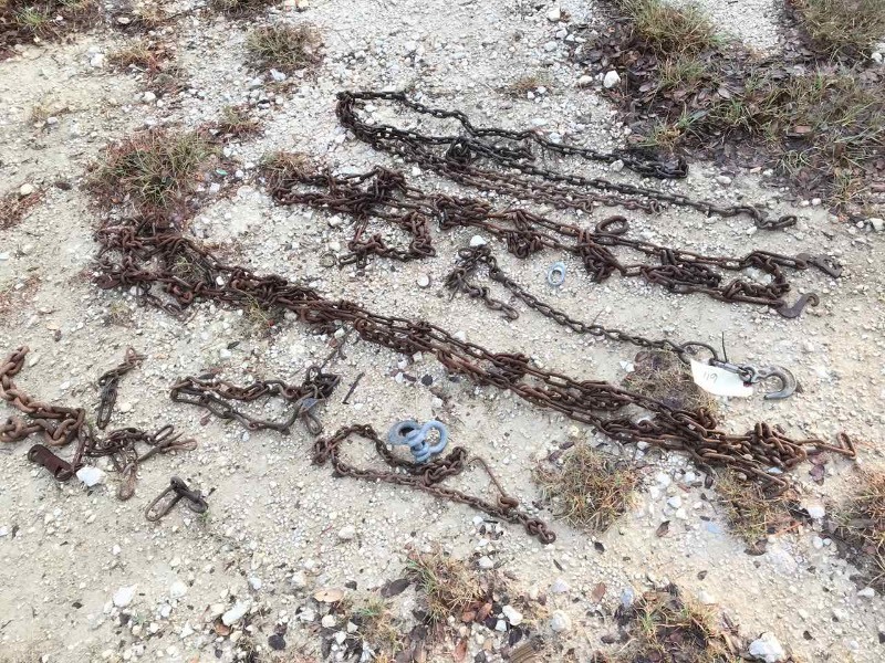 lot 611 image: Assorted old rusty truck chains, pieces of chain,