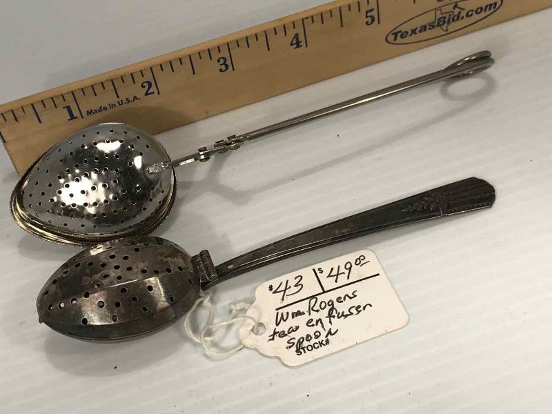 lot 630 image: Wm. Rogers Tea Infusion Spoon, TeaSpice Strainer