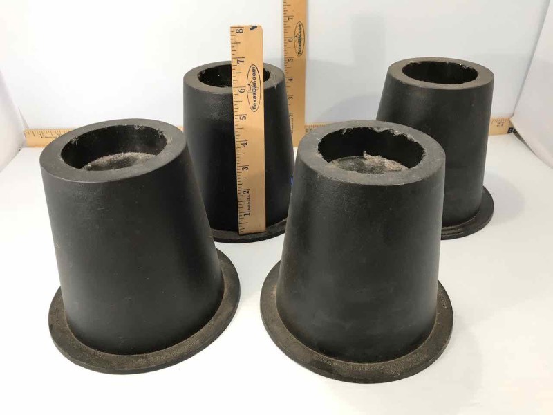 lot 660 image: (4) Black Plastic Risers