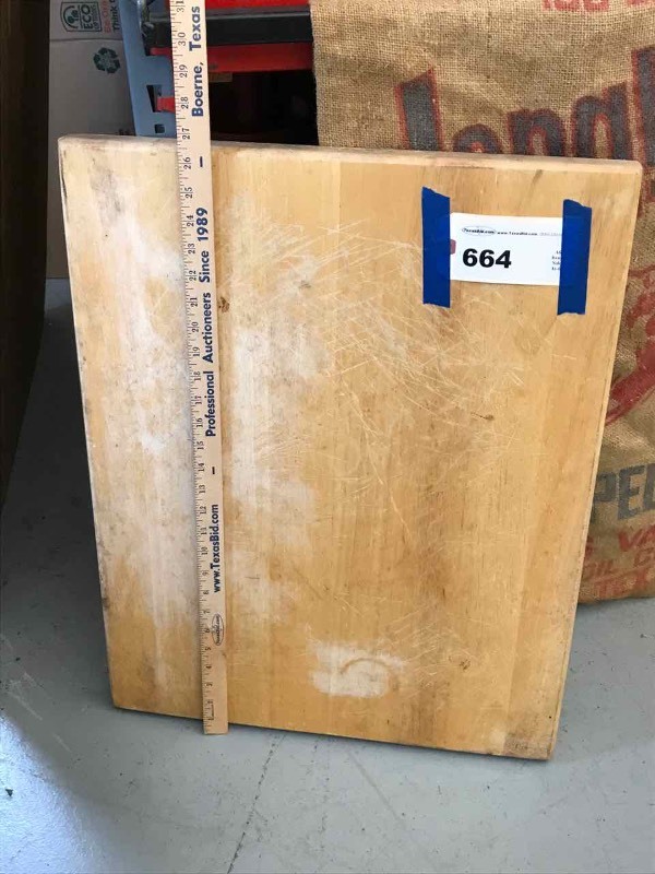 lot 664 image: Maple Butcher Block Cutting Board