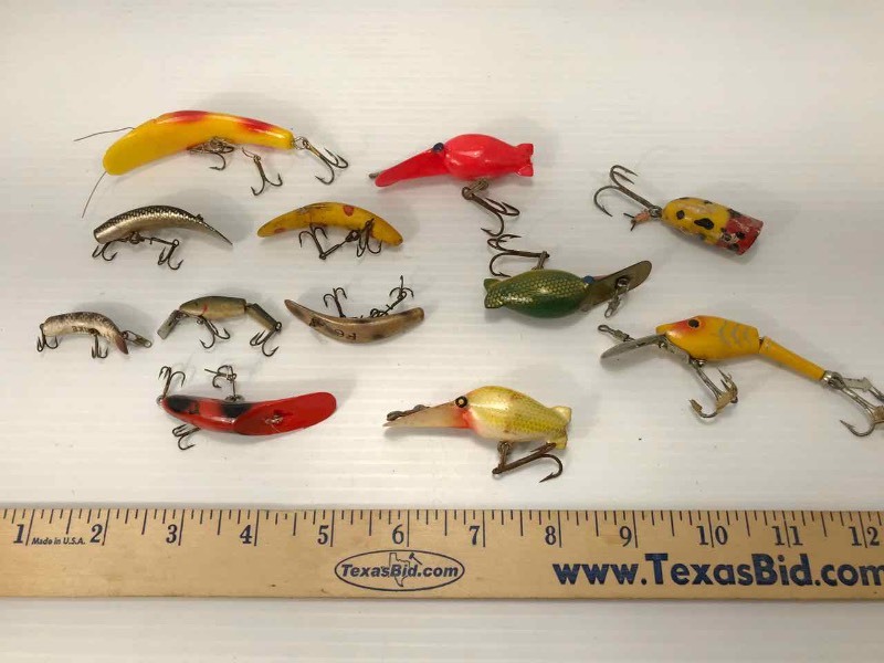 lot 677 image: (13) Lures (3) Hotshot M3s, F6, F7, Plus Others