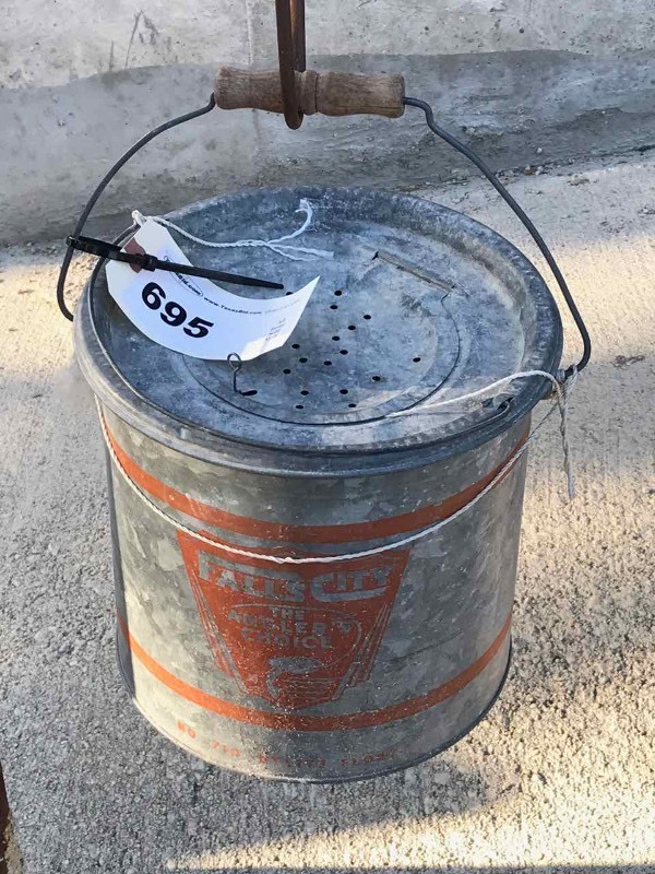 lot 695 image: Vintage Minnow Bucket, Falls City The Anglers Choice #710 Dylite Float
