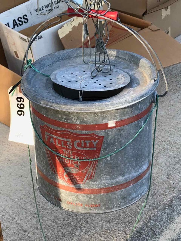 lot 696 image: Vintage Minnow Bucket, Falls City The Anglers Choice #710 Dylite Float