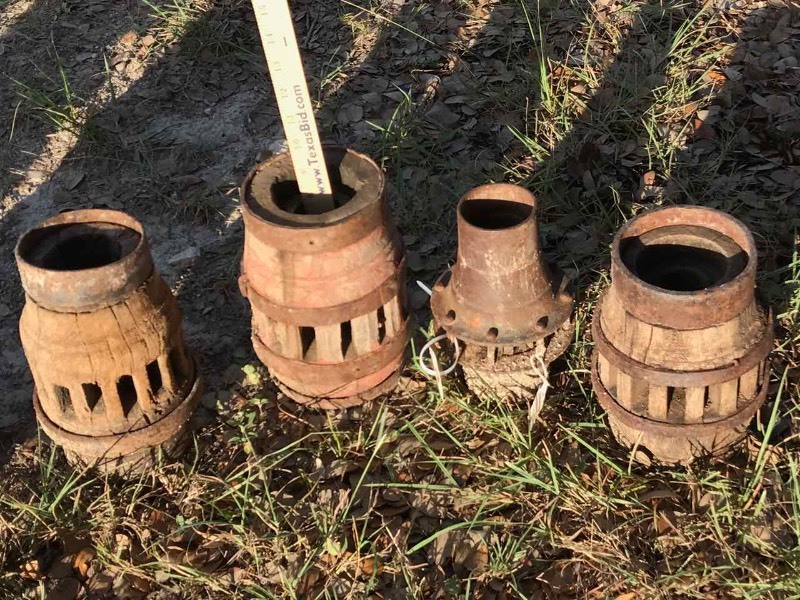 lot 703 image: (4) Small Buggy Hubs