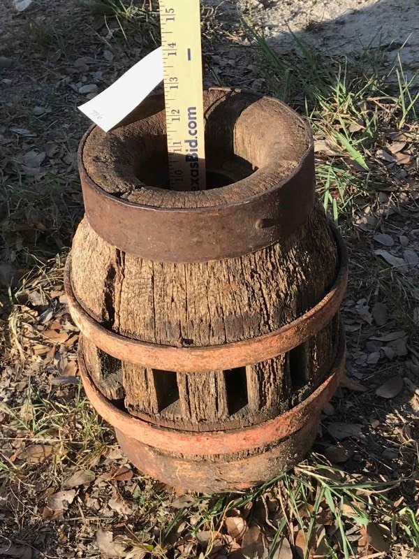lot 706 image: Wagon Wheel Hub