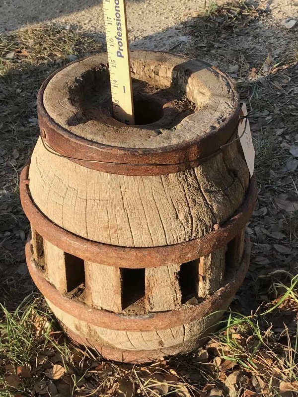 lot 708 image: Wagon Wheel Hub