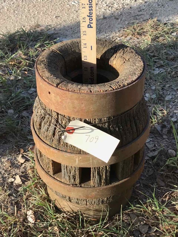 lot 709 image: Wagon Wheel Hub