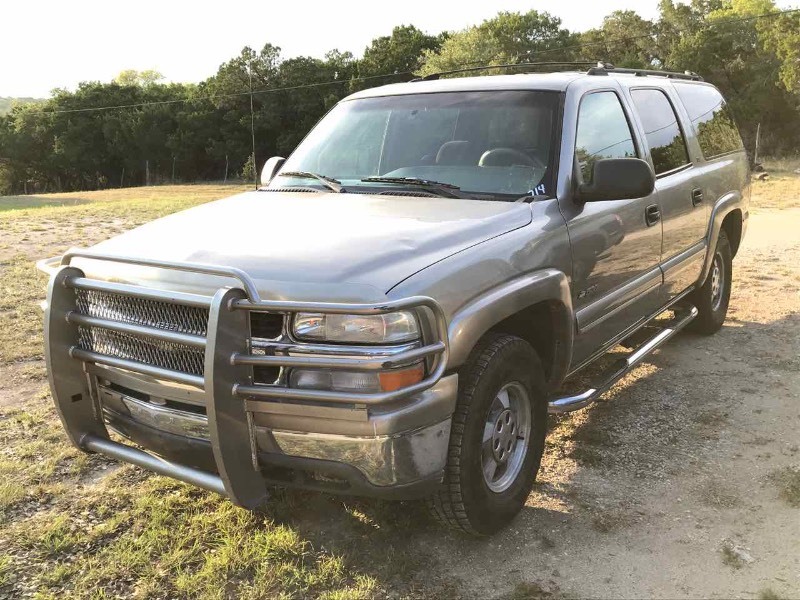 lot 714 image: 2000 Chevrolet Suburban 4x4 (Taupe)(3GNFK16T9YG117649)