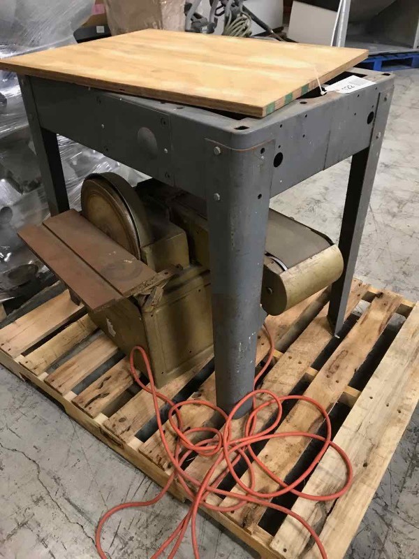 lot 122 image: Powermatic Houdaille Belt-Disc Saner with a table