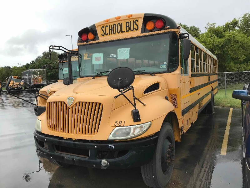 lot 104 image: School Bus - Salvage  2008 IC,  Not running, parts.  (VIN 4DRBUAAN18B643465)