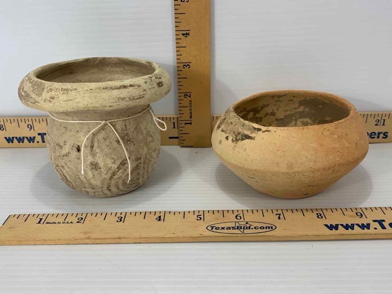 lot 74 image: (2) Small Clay Pots