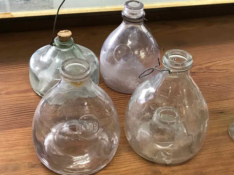 lot 89 image: AntiqueVintage Glass FlyWasp Catchers