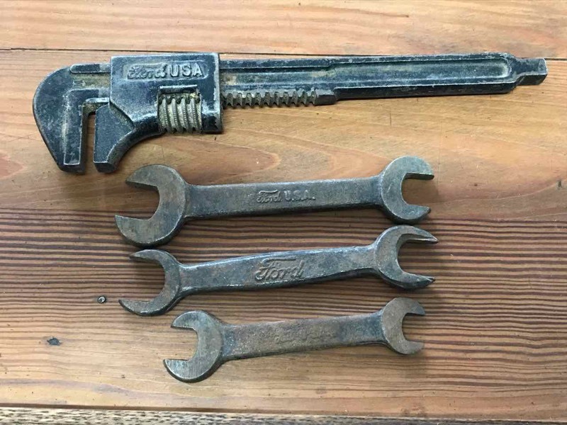 lot 90 image: (4) Antique Ford Wrenches