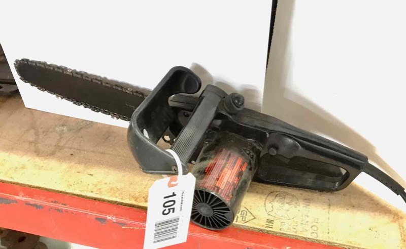 lot 105 image: Remington 1.5hp Electric Chainsaw