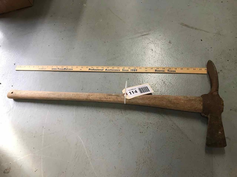 lot 114 image: Cutter Mattock