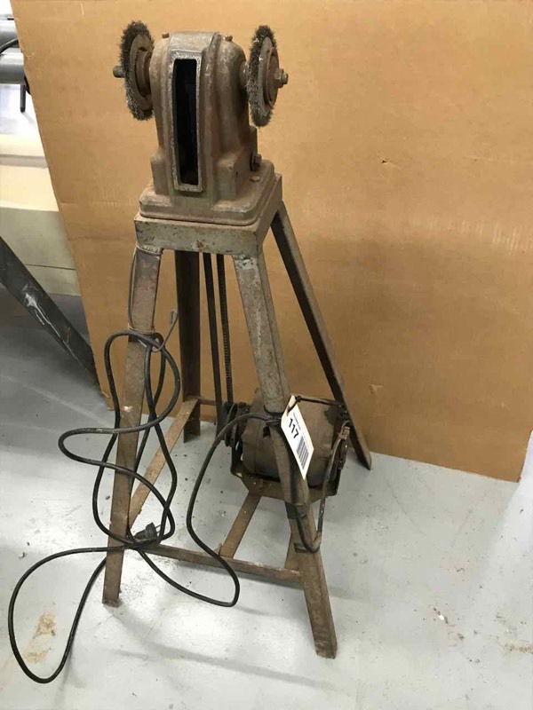 lot 117 image: Vintage Shop Made Wire Wheel Mandrel
