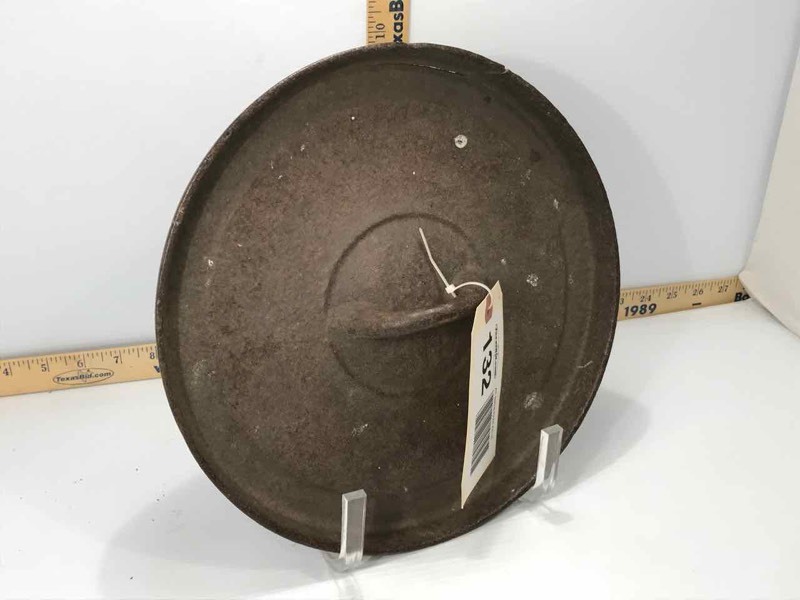 lot 132 image: Cast Iron Dutch Oven Lid (10-12)