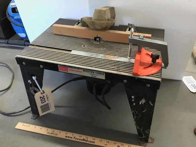 lot 203 image: Craftsman Router Table & Router