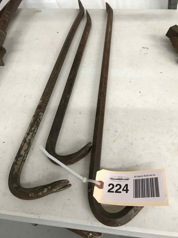 lot 224 image: (3) Pry Bars
