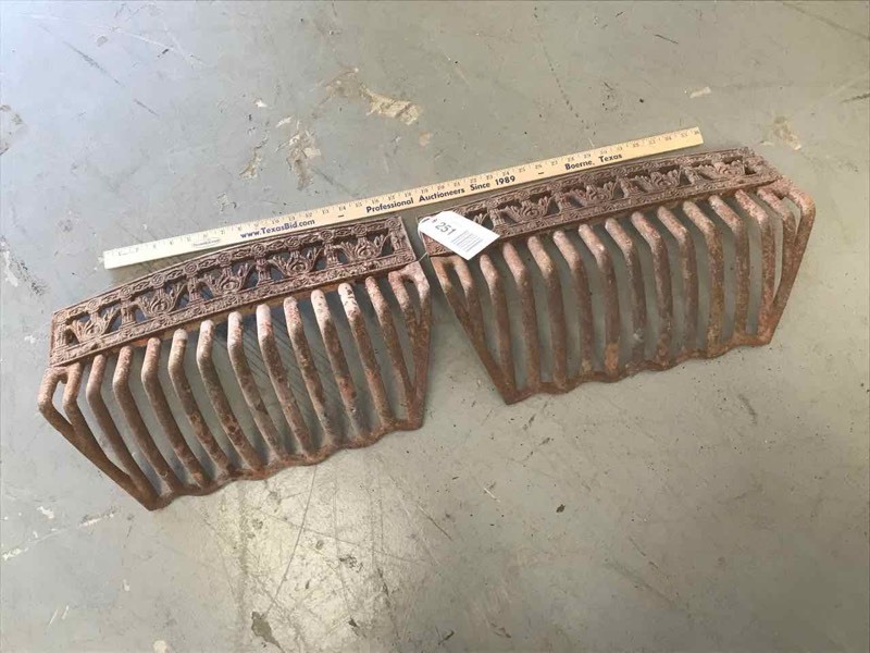 lot 251 image: Two pieces fireplace grate