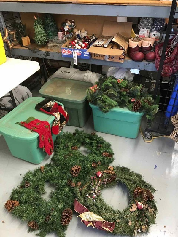 lot 268 image: Christmas Decorations Wreaths, Penguin Ornaments, Stars, (3)Green Tubs