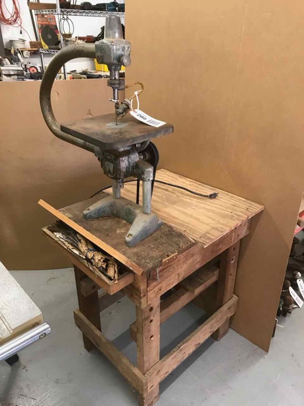 lot 286 image: Vintage Magna Scroll Saw, runs, see video