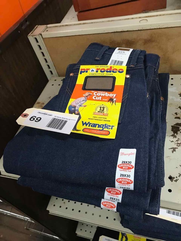 lot 69 image: Wrangler 13MWZ Original Fit Cowboy Cut Jeans (3) 29 x 30