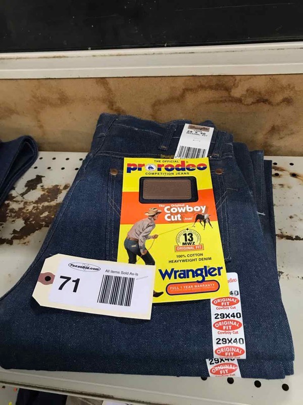 lot 71 image: Wrangler 13MWZ Original Fit Cowboy Cut Jeans (2) 29 x 40