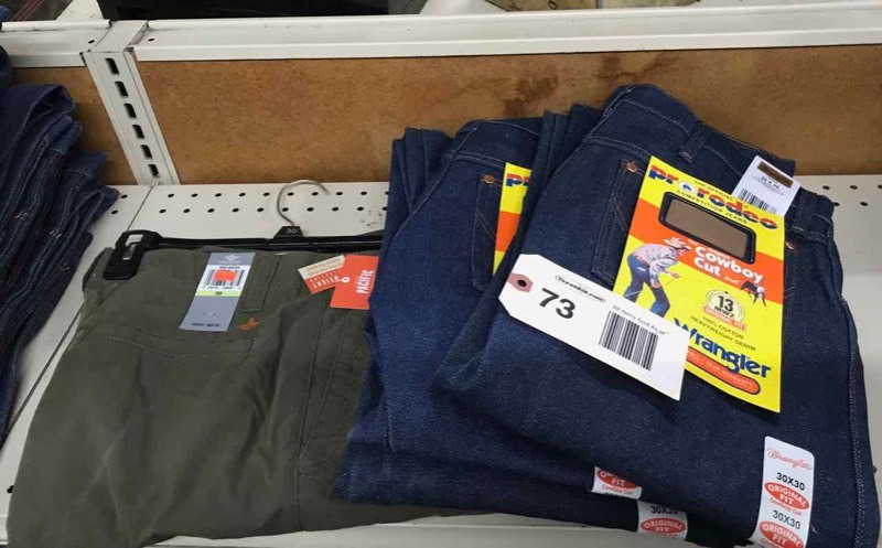 lot 73 image: Wrangler 13MWZ Original Fit Cowboy Cut Jeans (3) 30 x 31 and (1) Docker Shorts 30