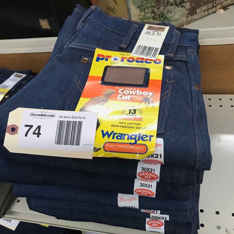 lot 74 image: Wrangler 13MWZ Original Fit Cowboy Cut Jeans (9) 30 x 31