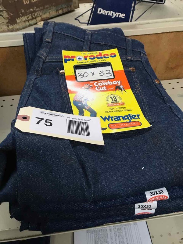 lot 75 image: Wrangler 13MWZ Original Fit Cowboy Cut Jeans (5) 30 x 33