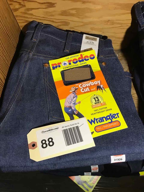 lot 88 image: Wrangler 13MWZ Original Fit Cowboy Cut Jeans (2) 31 x 29