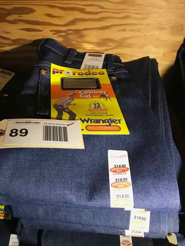 lot 89 image: Wrangler 13MWZ Original Fit Cowboy Cut Jeans (4) 31 x 30