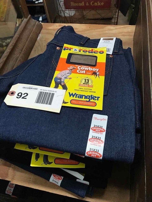 lot 92 image: Wrangler 13MWZ Original Fit Cowboy Cut Jeans (6) 31 x 33