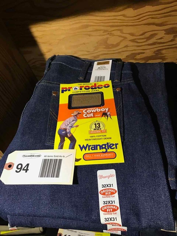 lot 94 image: Wrangler 13MWZ Original Fit Cowboy Cut Jeans (4) 32 x 31