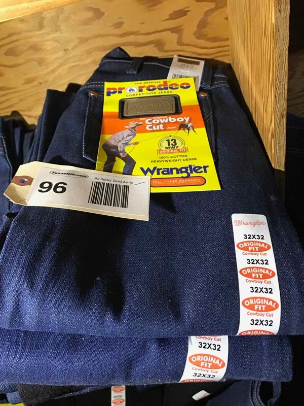 lot 96 image: Wrangler 13MWZ Original Fit Cowboy Cut Jeans (8) 32 x 32
